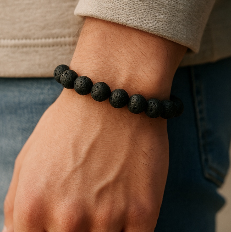 Lávový kámen - jak funguje v náramcích a proč je oblíbený?