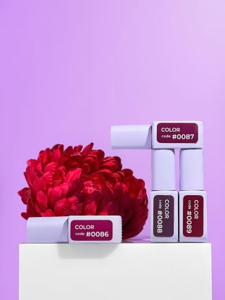 🇨🇿 DNKa’ Color Gel Polish #0086 - #0089 je vysoce pigmentovaný gel lak, který se aplikuje již v jedné vrstvě. Zajišťuje...