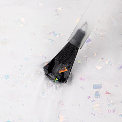 NTN Top Drop Flakes COOPER 7g Záverečný, bezvýpotkový top s obsahom jemných kúskov fólie s intenzívnym leskom.