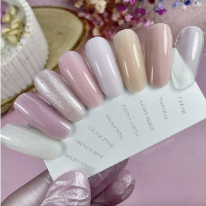 Claresa Gel HARD & EASY GLAM PINK Stavebný tixotropný gél so stredne hustou konzistenciou. Tvrdý a odolný. Nesteká, nezalieva kožičky a nepáli v lampe. Ideálny na predlžovanie, spevnenie aj techniku bez pilovania.