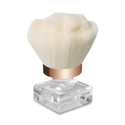 Mäkký štetec s hustým vláknom na odstraňovanie prachu z nechtov.