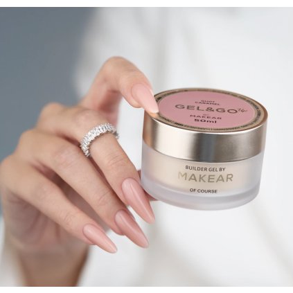 MAKEAR Gel&Go Up Builder gel GU06 Muffin 50ml Trojfázový stavebný gél s hustou konzistenciou a vysokou tvrdosťou. Samonivelačný, HEMA-free gél vhodný na predlžovanie, dopĺňanie aj spevnenie nechtov. Umožňuje stlačenie tunela a pohodlné pilovanie.