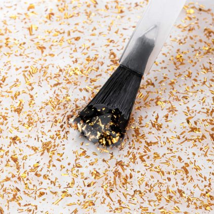 NTN Top Drop Flakes 24 Carat 7g Záverečný, bezvýpotkový top s obsahom jemných zlatých kúskov fólie s intenzívnym leskom.