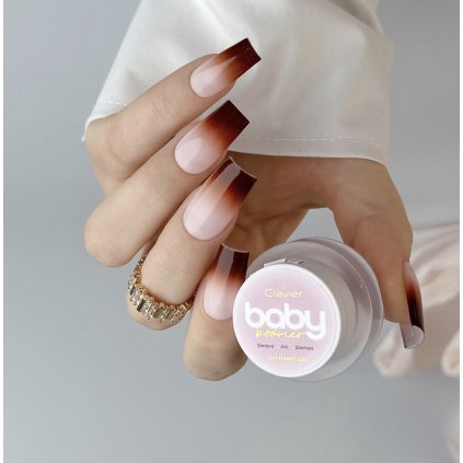 Hnedý gél, ktorý je ideálny na ombré, nail art a pečiatkovanie nechtov. Nailsology Clavier Baby Boomer Ombre gél 3v1 3g C03 „Tempation”