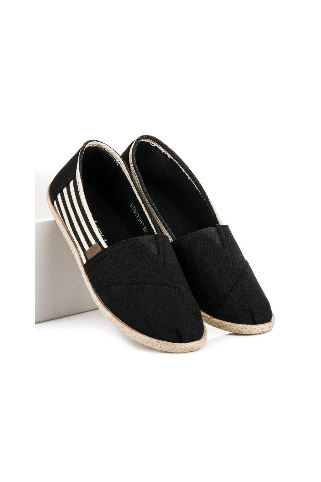 Čierne dámske espadrilky na vyššom zagu, kód produktu DTN173/17B