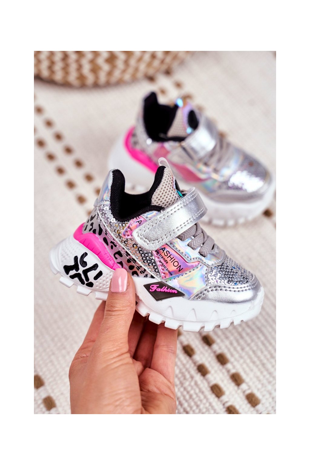 Sivé detské športové topánky na suchý zips s flitrami, kód produktu NJSK 1736-1B