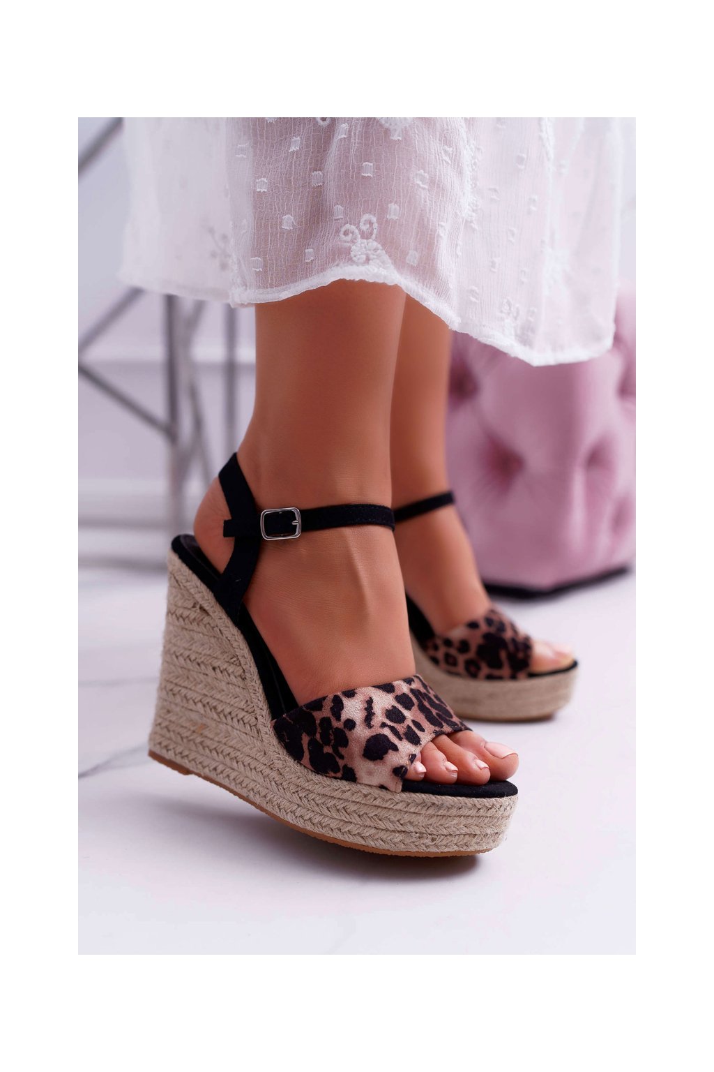 Hnedé dámske sandále na kline s leopardím vzorom, kód produktu NJSK LL-190