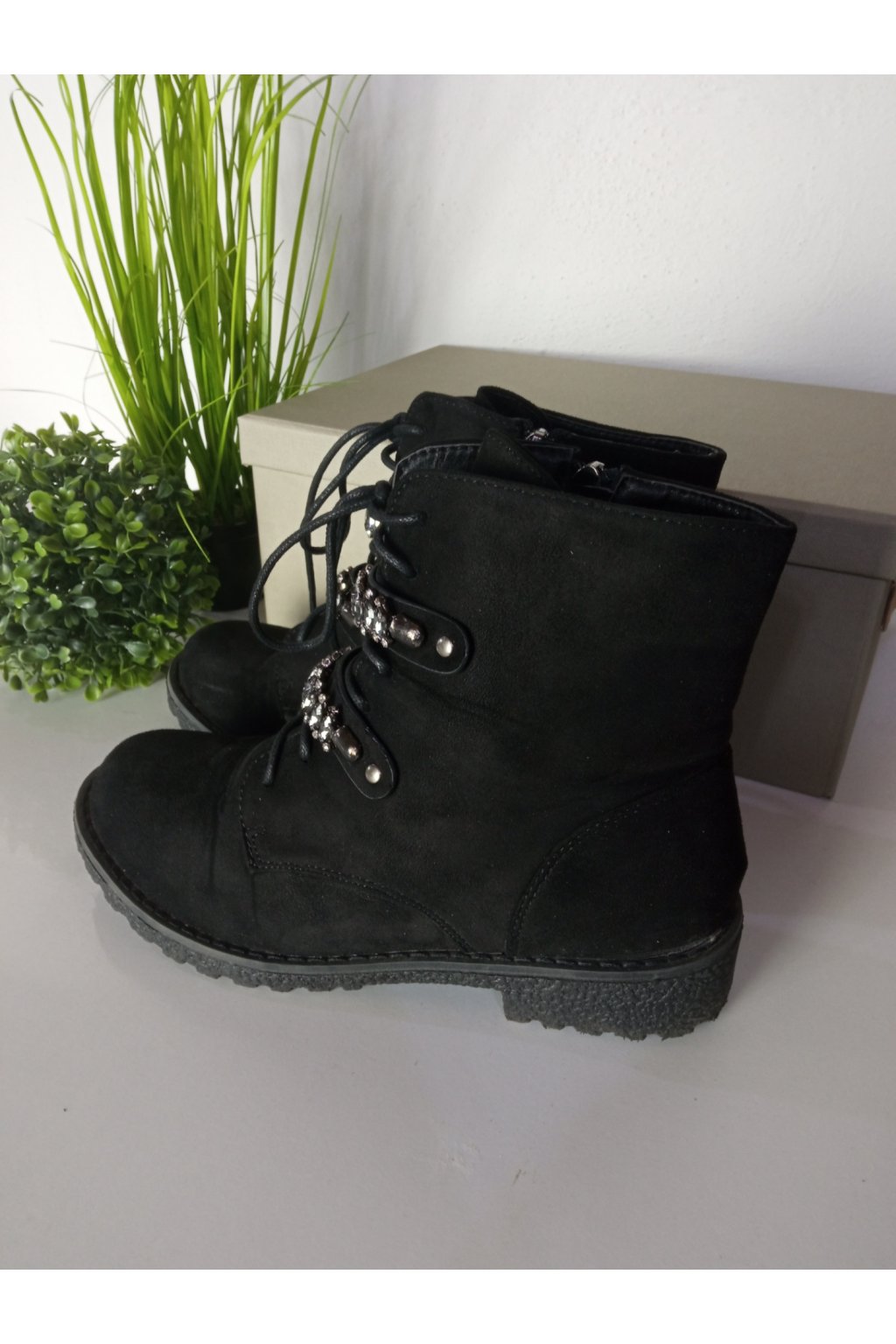 Čierne dámske členkové topánky s stĺpovým opätkom z eko kože, kód produktu H8-118B