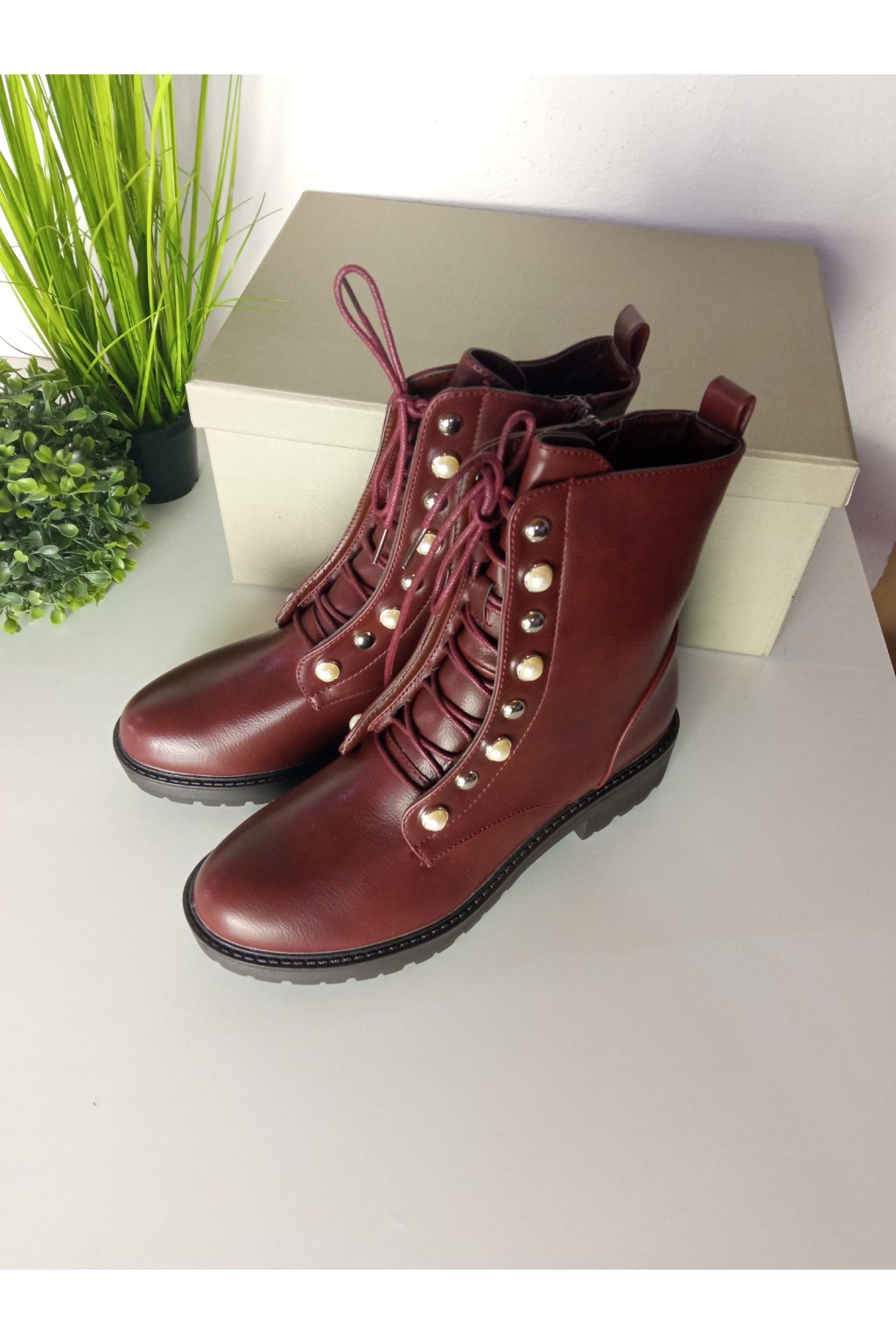 Bordové dámske semišové módne topánky na stĺpikovej päte s kryštálikmi, kód produktu BH123-KB