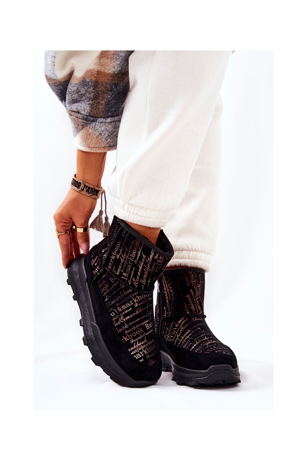 Dámske čierne snehule s kožušinkou na zips, teplé a vodotesné, kód produktu 21SN26-4355 BLK/GD