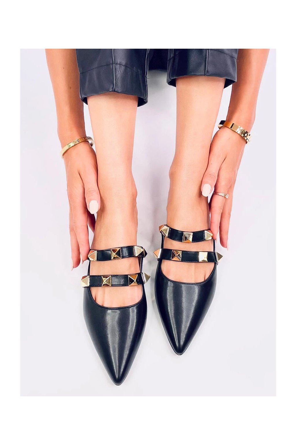 Dámske čierne šľapky s klinčekmi zo zúženou špičkou z eko kože, kód produktu B-260