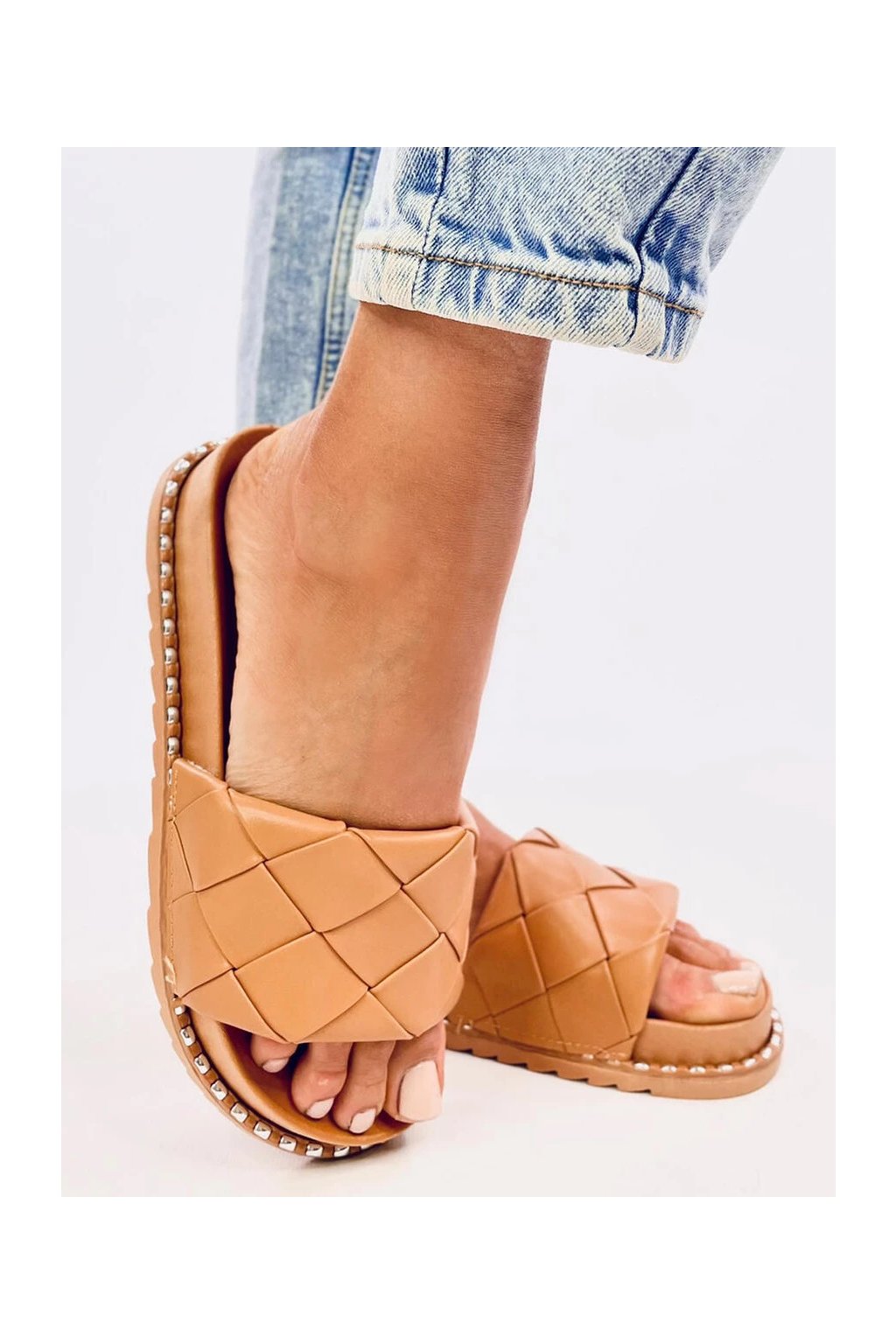 Dámske hnedé šľapky z eko kože s klinmi, kód produktu 2123