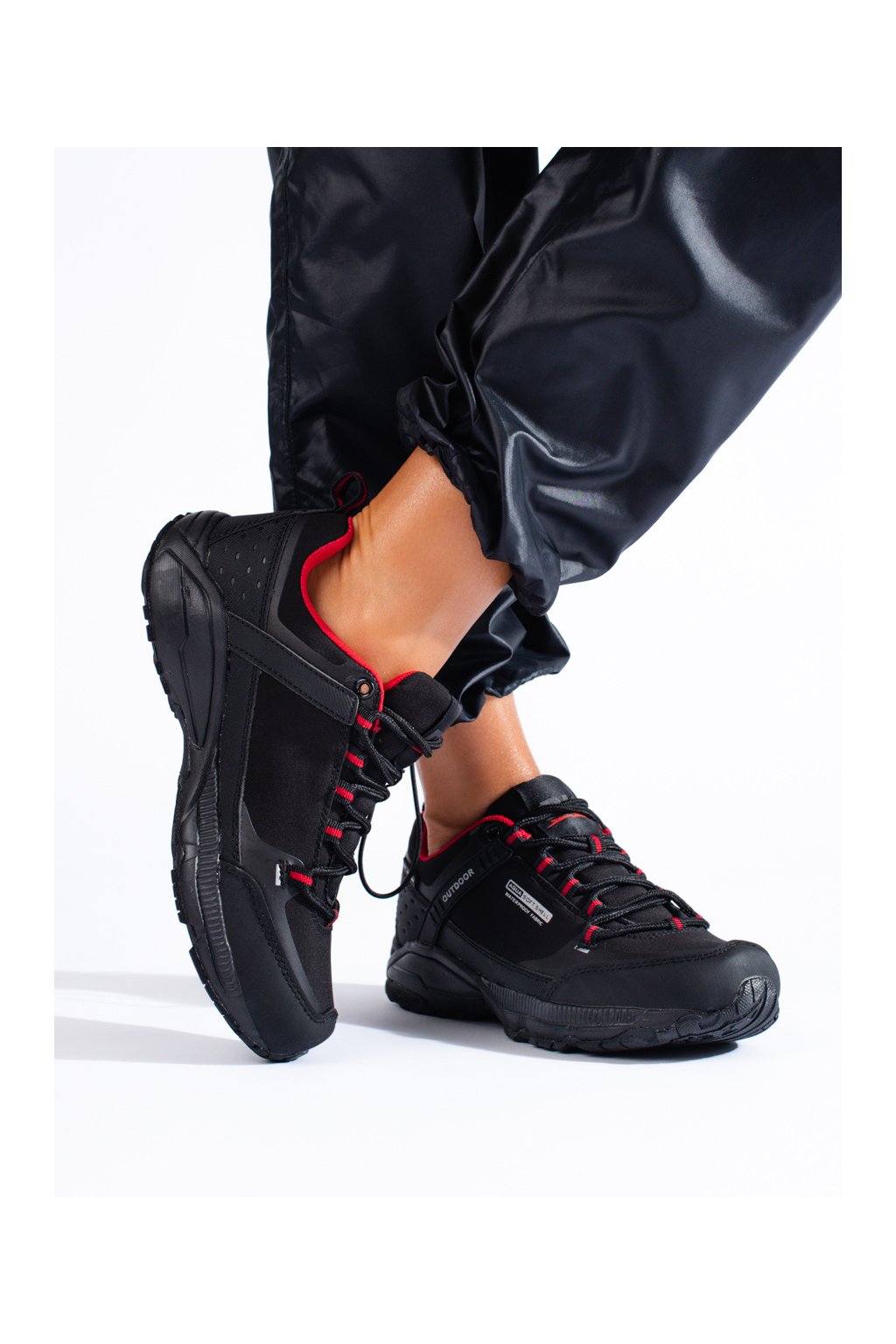 Čierne dámske trekingové topánky bez opätku podpätku Dk kod 1096B/R