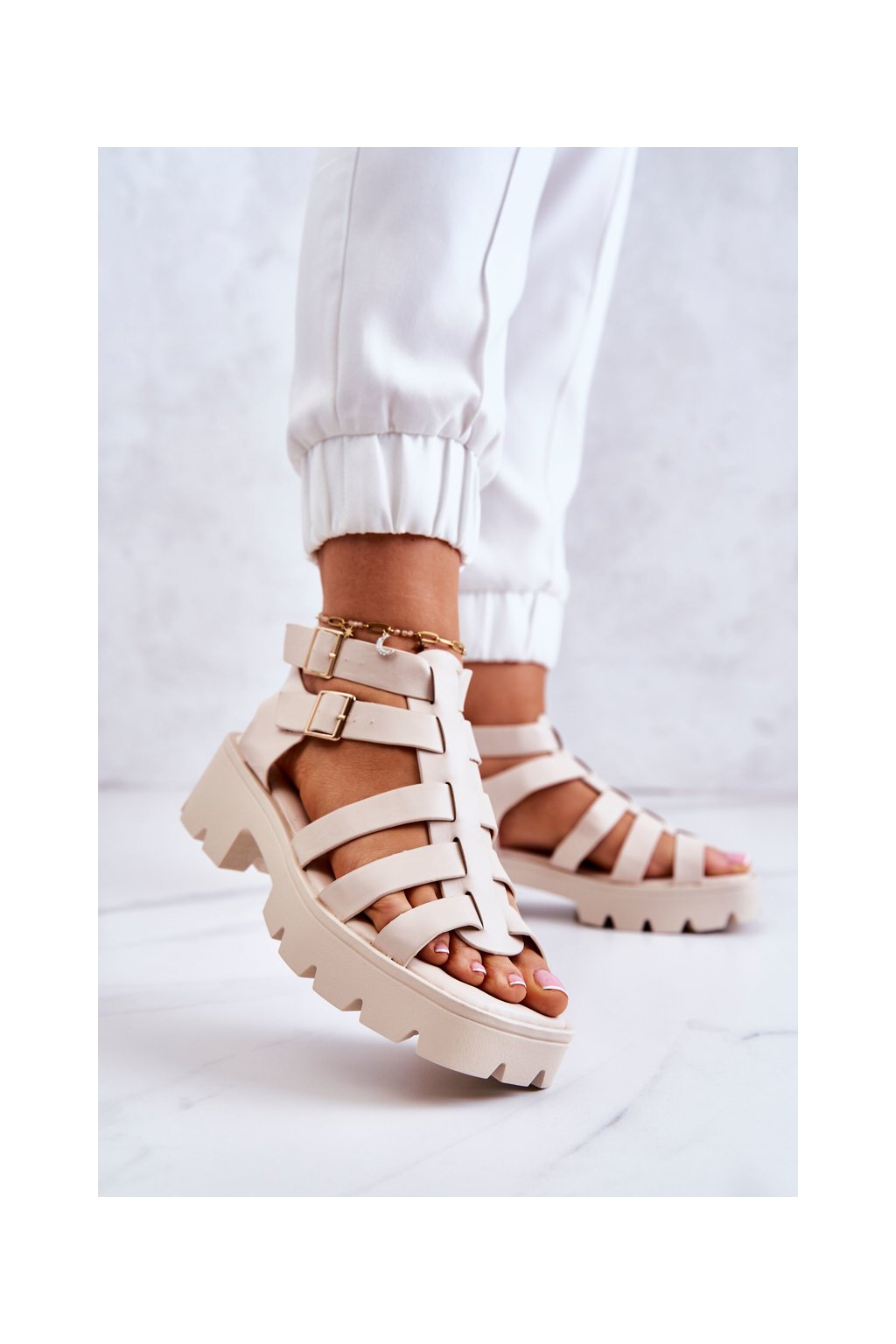 Dámske hnedé sandále na rovnej podrážke zo eko kože, kód produktu SK89 BEIGE