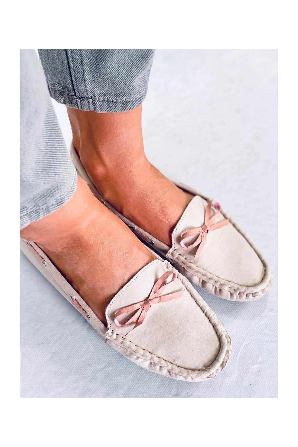 Béžové dámske tenisky z eko kože na bežný deň s ozdobnými strapcami, kód produktu 3145