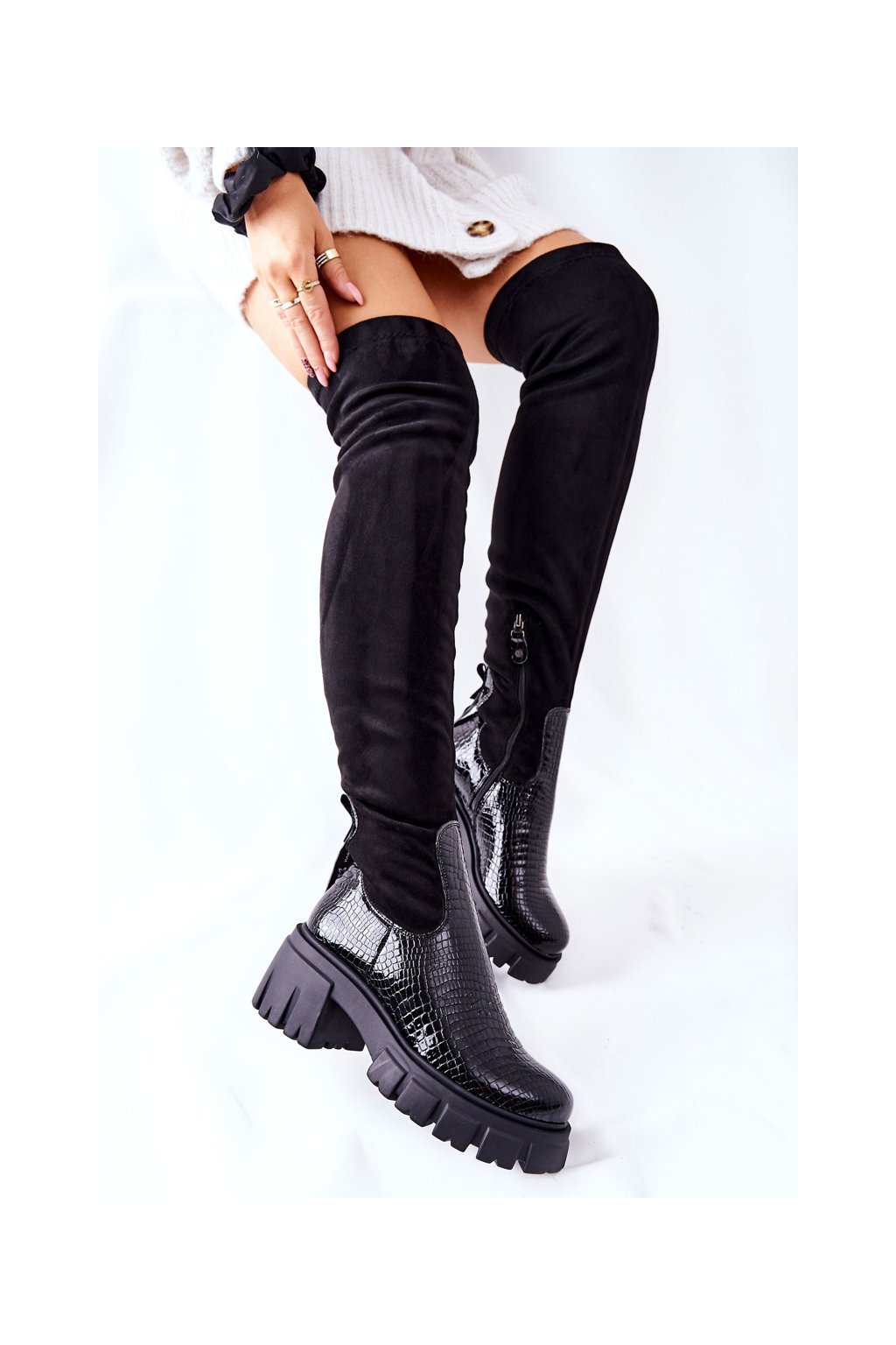 Čierne dámske kožené čižmy Maciejka s ozdobným prvkom, kód produktu 05260-01 BLK