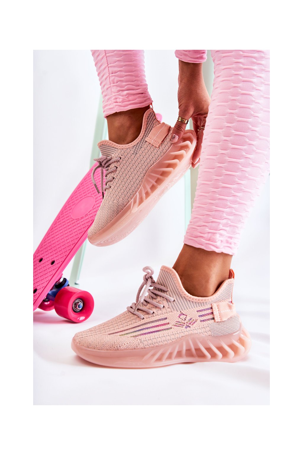 Ružové dámske športové tenisky s textilným svrškom a pružnou podrážkou, kód produktu LU-11 PINK