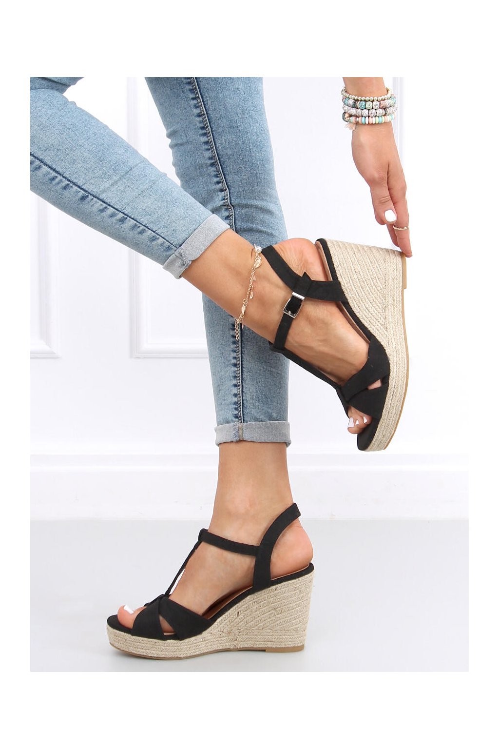 Dámske čierne sandále na platforme s rovnakou podrážkou, kód produktu A6010