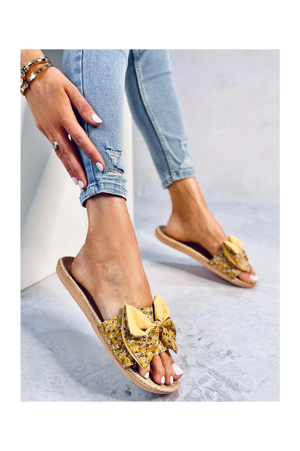 Zlaté dámske kvetinové šľapky z textilného materiálu na bežné nosenie, kód produktu SD5052
