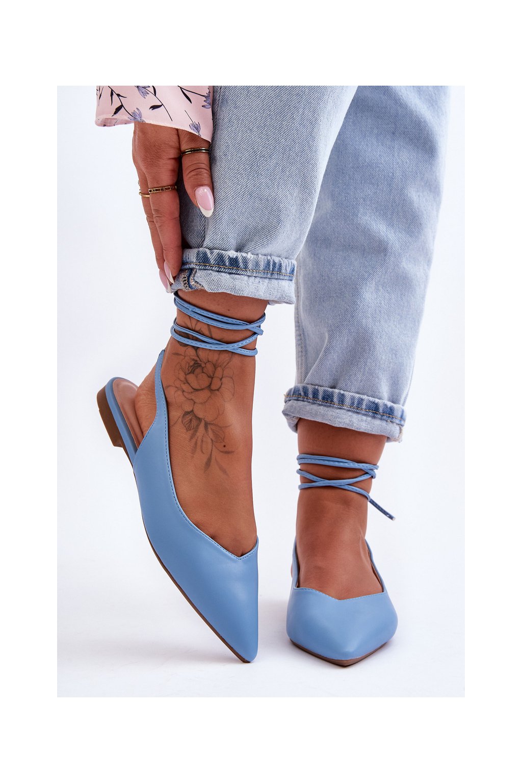 Dámske tmavomodré balerínky z eko kože na viazanie s rovnou podrážkou, kód produktu 4074 BLUE