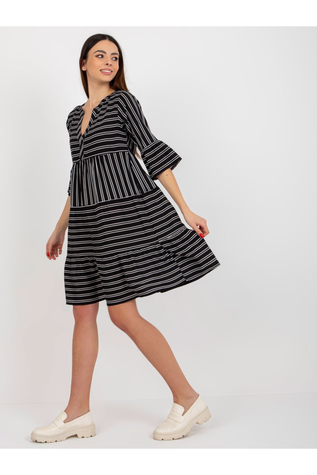 Dámske čierne šaty letne kód produktu D73771M30214H (Farba Čierna, Veľkosť S)