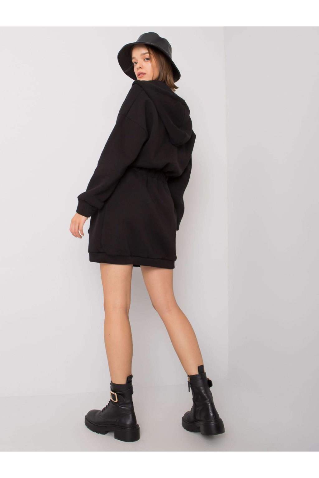 Dámske čierne šaty športove kód produktu EM-SK-614.17X