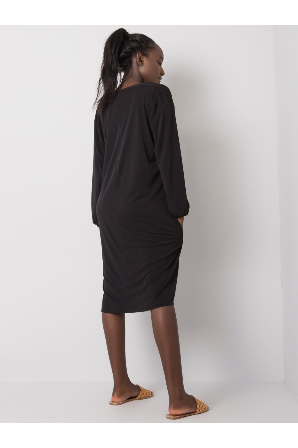 Dámske čierne šaty na bežný deň kód produktu EM-SK-ES-21-604.99