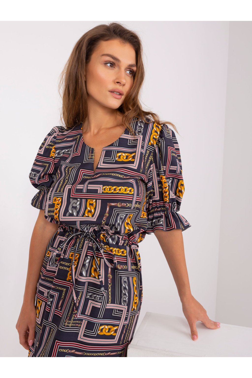 Dámske grafitovo-sive šaty s podtlačeným vzorom kód produktu LK-SK-507468.75P