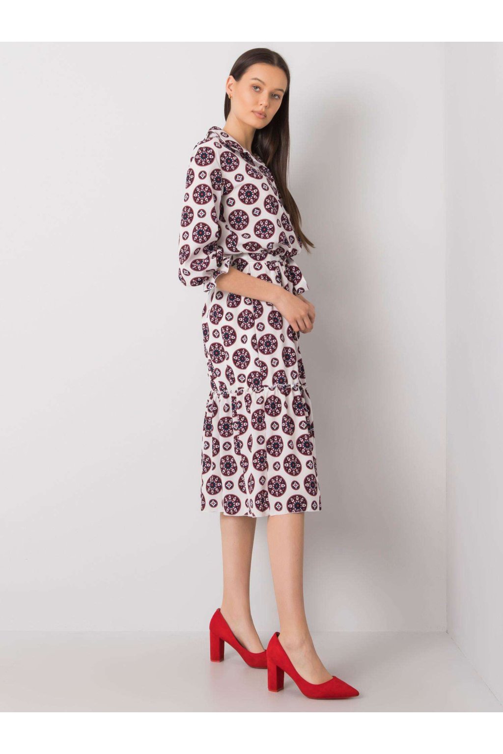 Dámske bielo-červene šaty s podtlačeným vzorom kód produktu LK-SK-508525.17