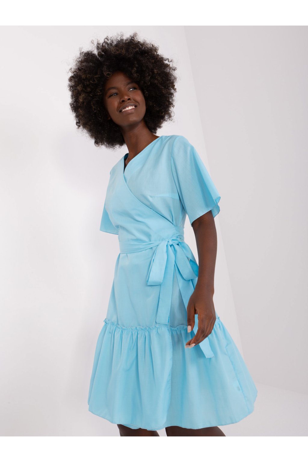 Dámske svetlo-modre šaty s volánom kód produktu LK-SK-508646.13P