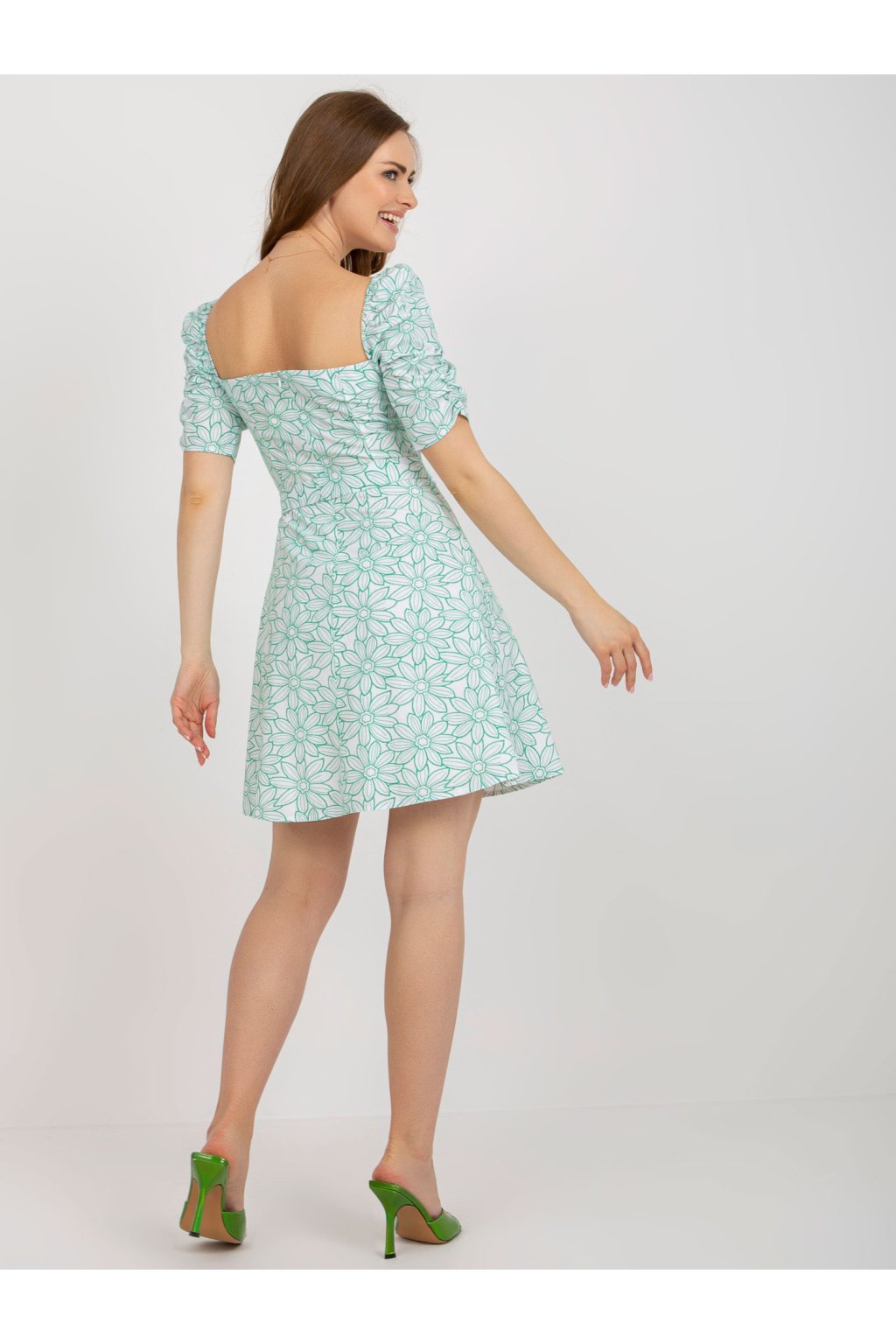 Dámske bielo-zelene šaty letne kód produktu LK-SK-509002.03P