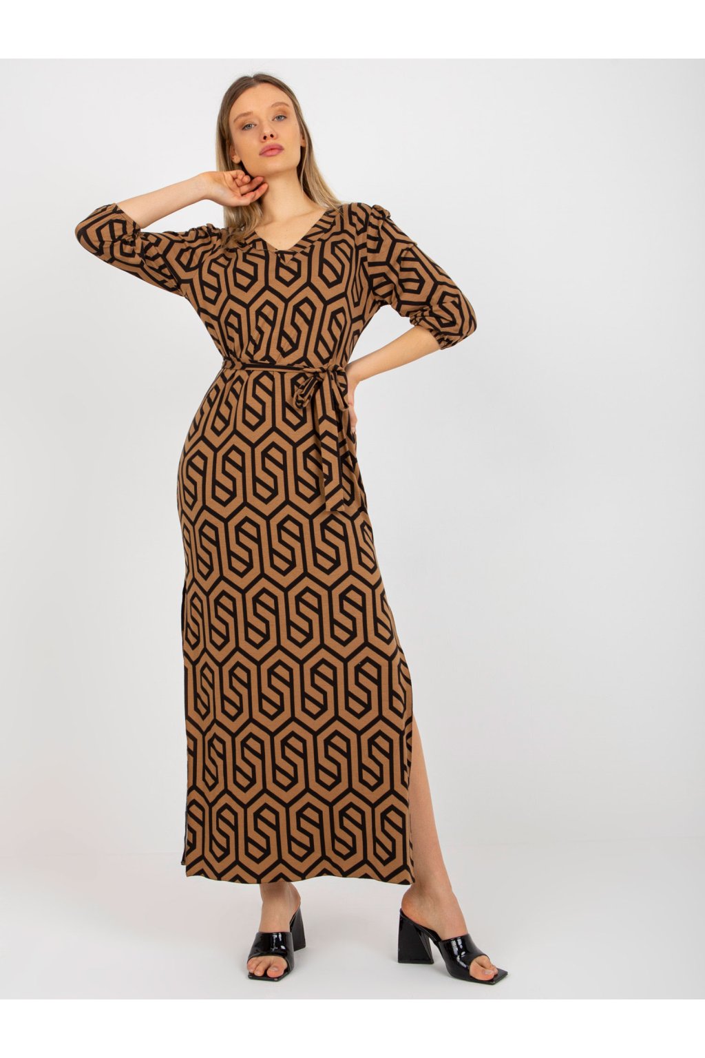 Dámske hnede camel šaty s podtlačeným vzorom kód produktu LK-SK-509249-1.72P