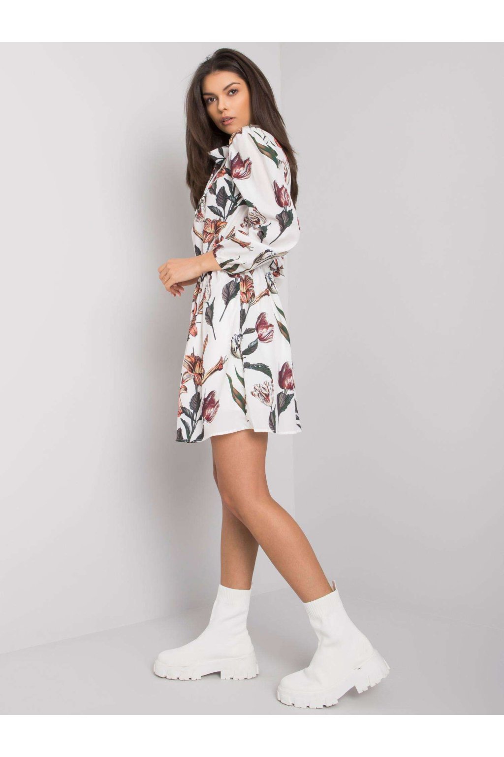 Dámske bielo-zelene šaty s podtlačeným vzorom kód produktu RO-SK-E01.49P