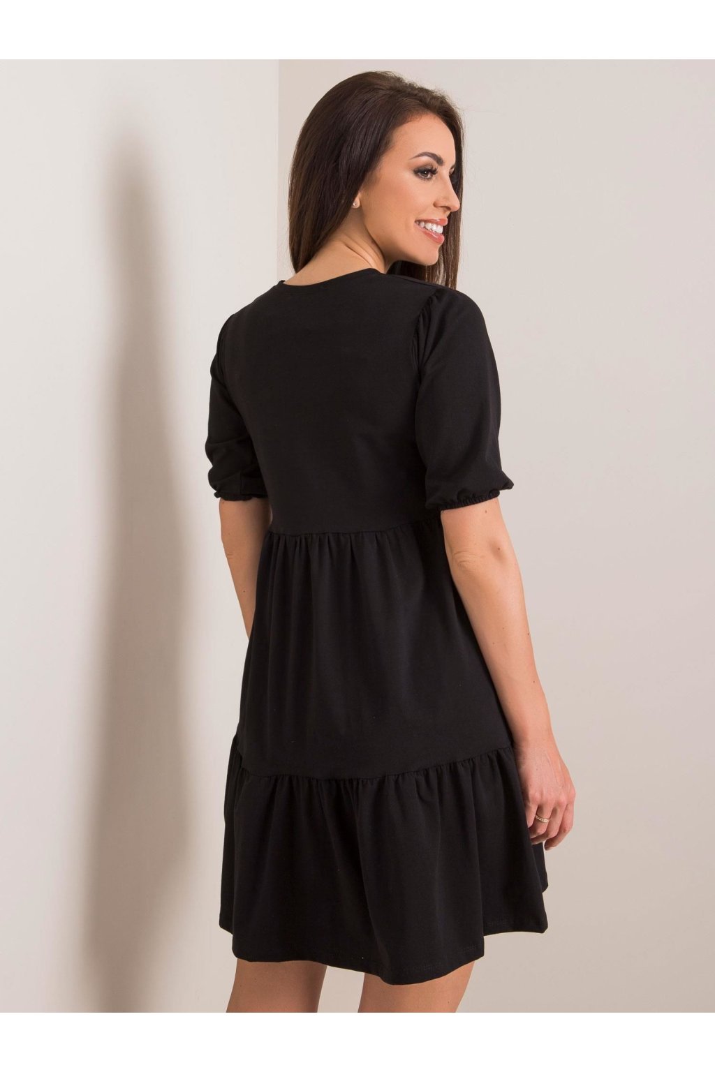 Dámske čierne šaty letne kód produktu RV-SK-5587.93