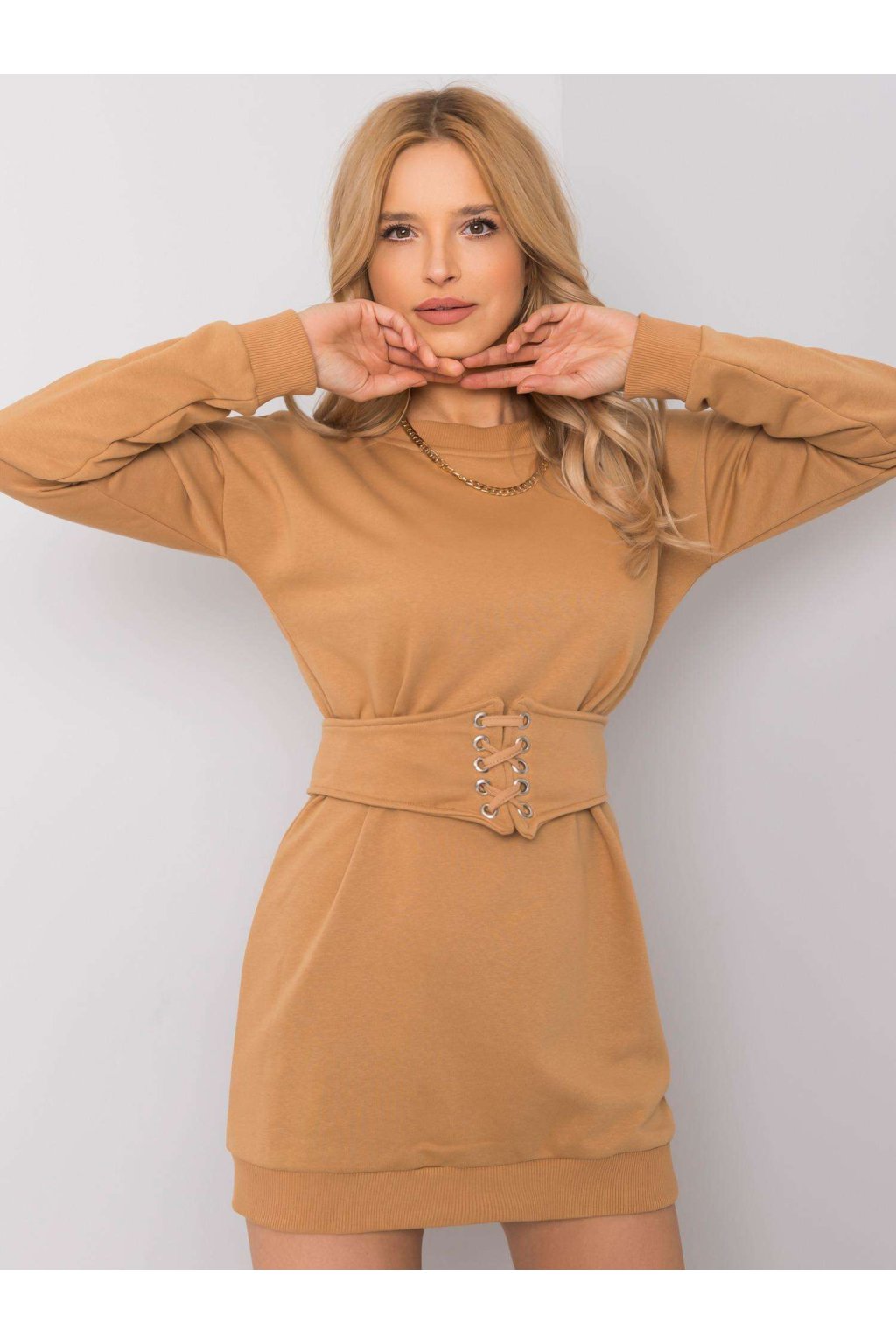 Dámske hnede camel šaty športove kód produktu RV-SK-6179.09