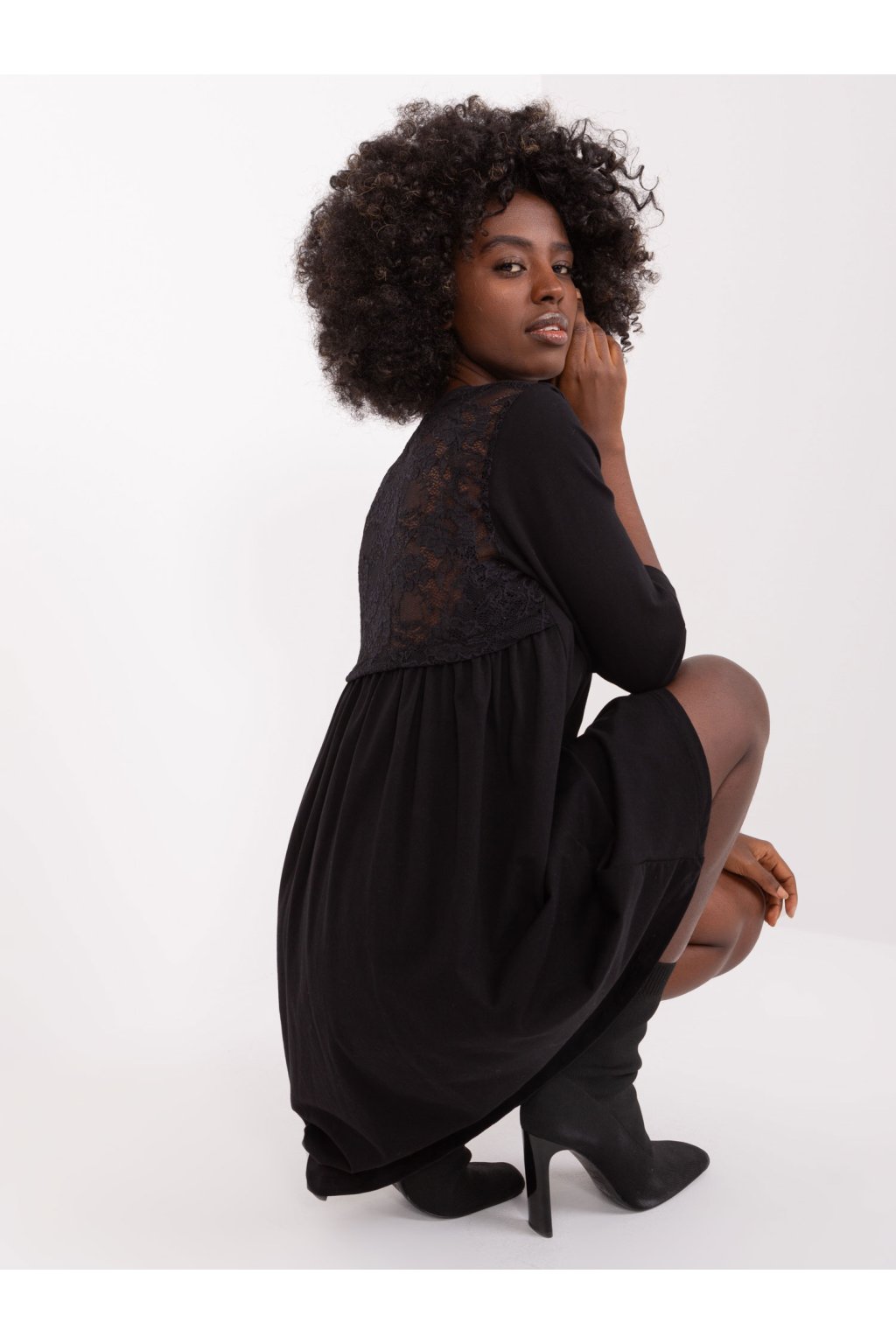 Dámske čierne šaty na bežný deň kód produktu RV-SK-7321.70