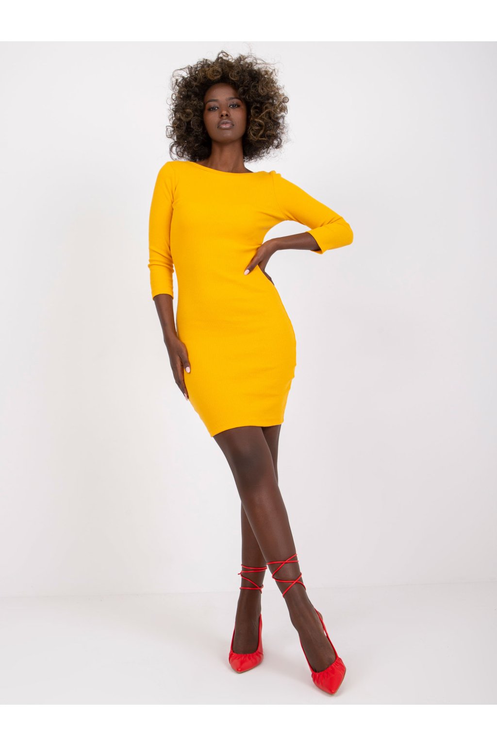 Dámske svetlo-pomarančove šaty vypasované kód produktu RV-SK-7530.31