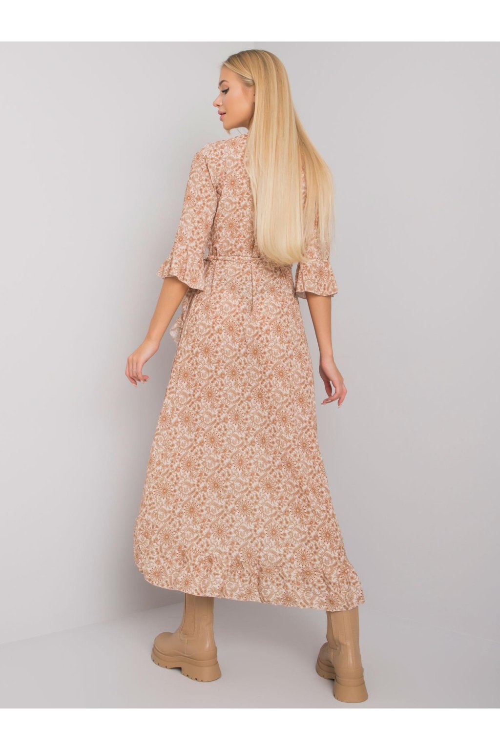 Dámske béžove šaty s podtlačeným vzorom kód produktu TW-SK-BI-24502-3.46P