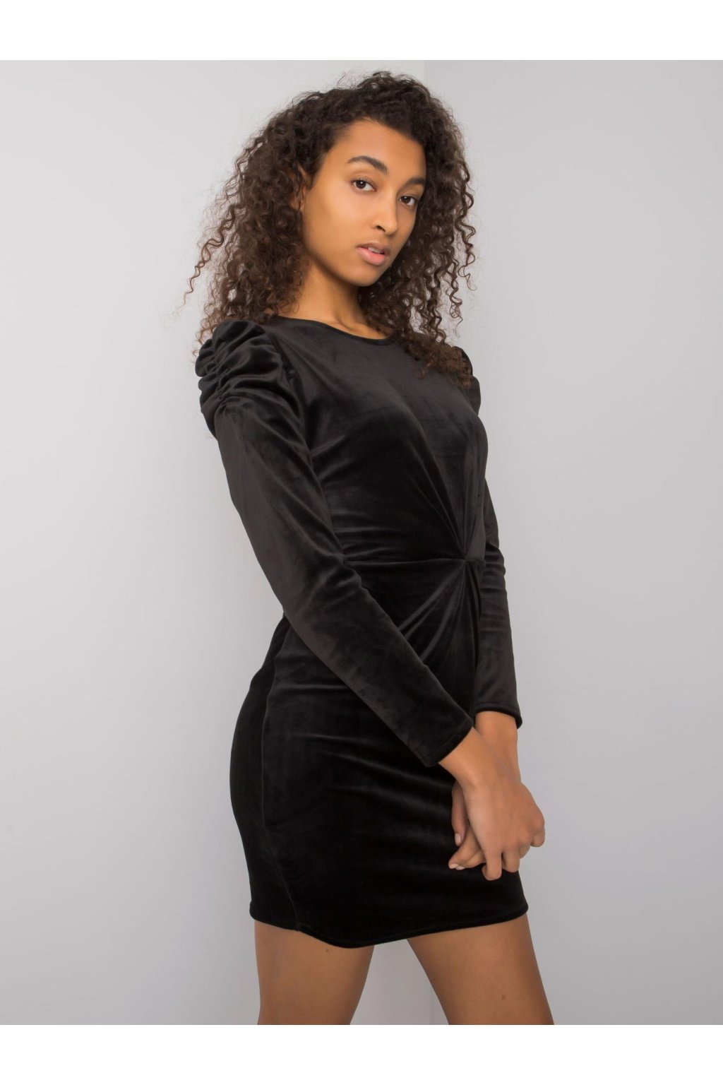 Dámske čierne šaty vypasované kód produktu WN-SK-H614.34X