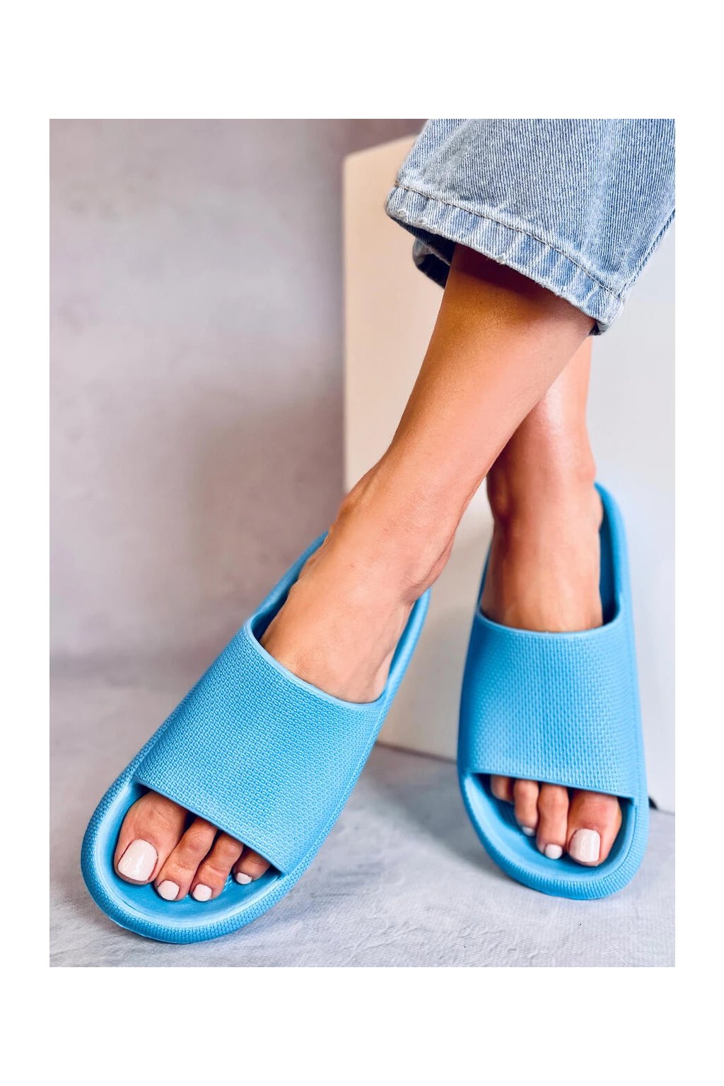 Modré dámske gumové šľapky na bežné nosenie s otvorenou špičkou, kód produktu V8300