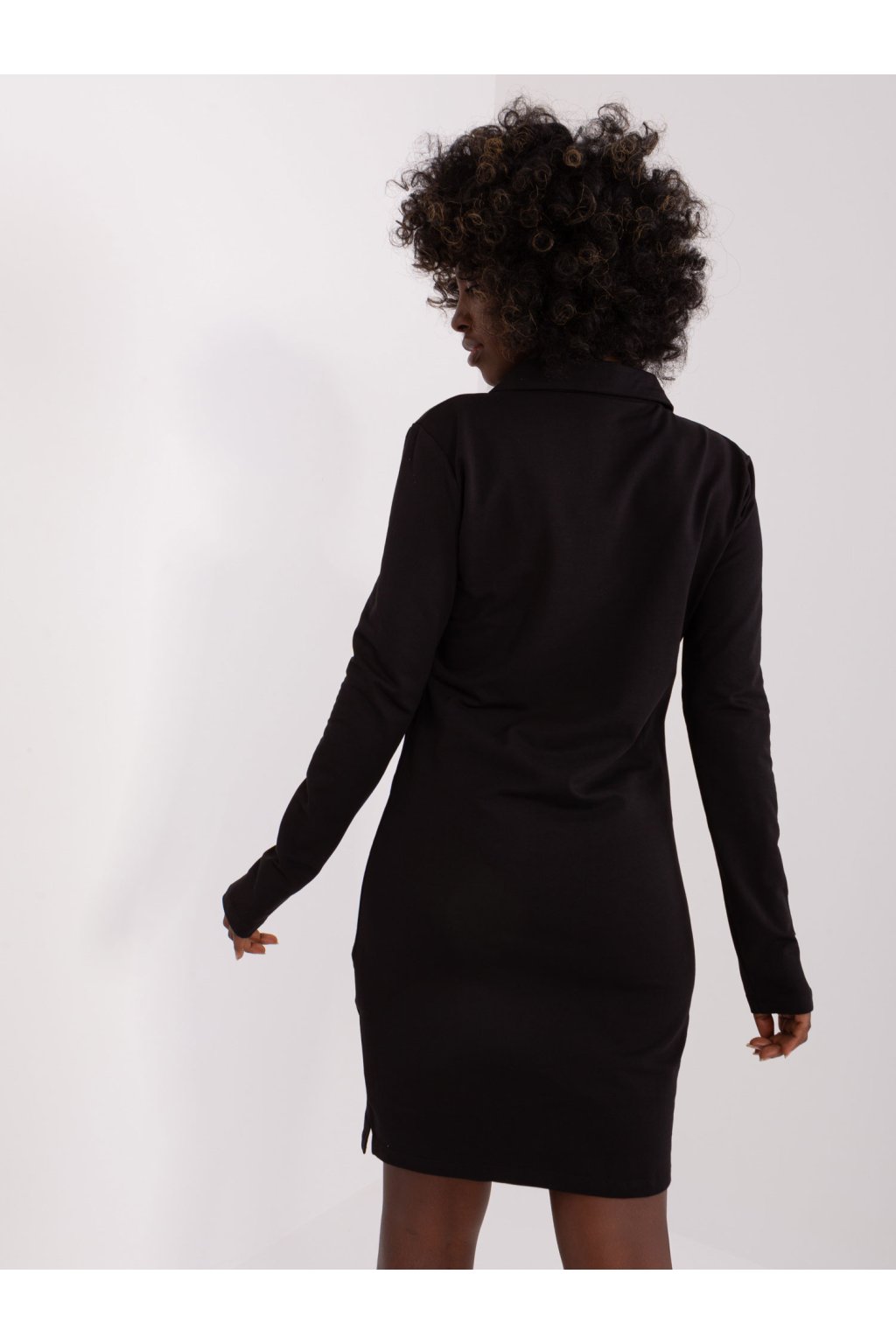 Dámske čierne šaty na bežný deň kód produktu RV-SK-8068.60P