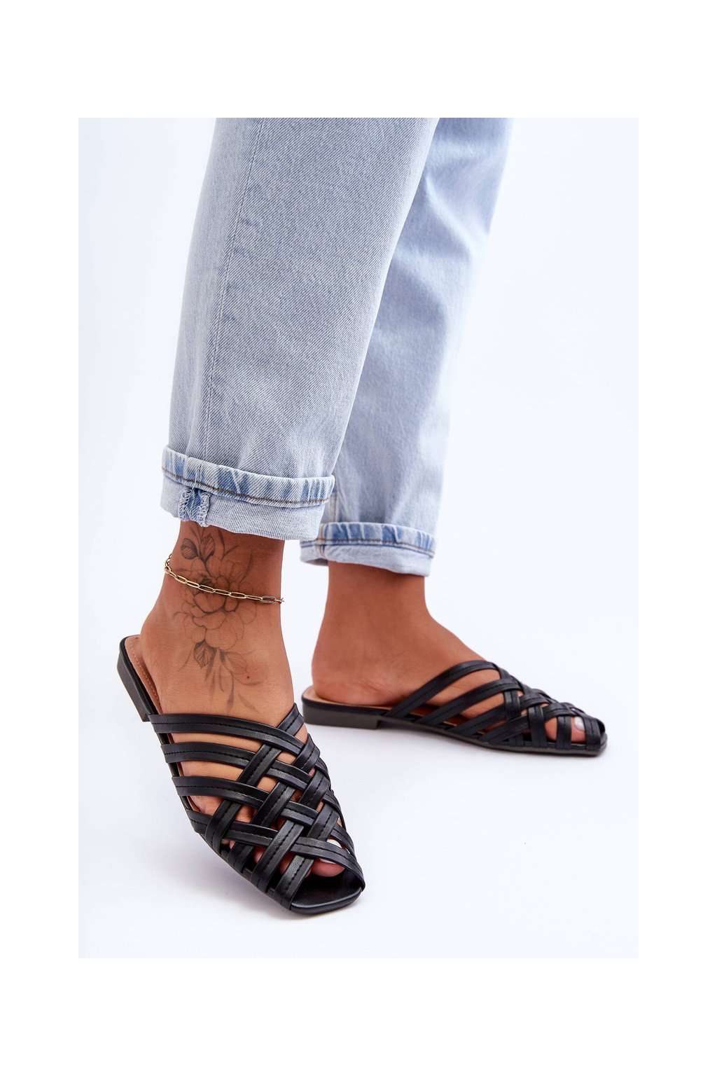 Čierne dámske šľapky z eko kože na rovnej podrážke s pohodlnou stielkou, kód produktu TU170P BLACK