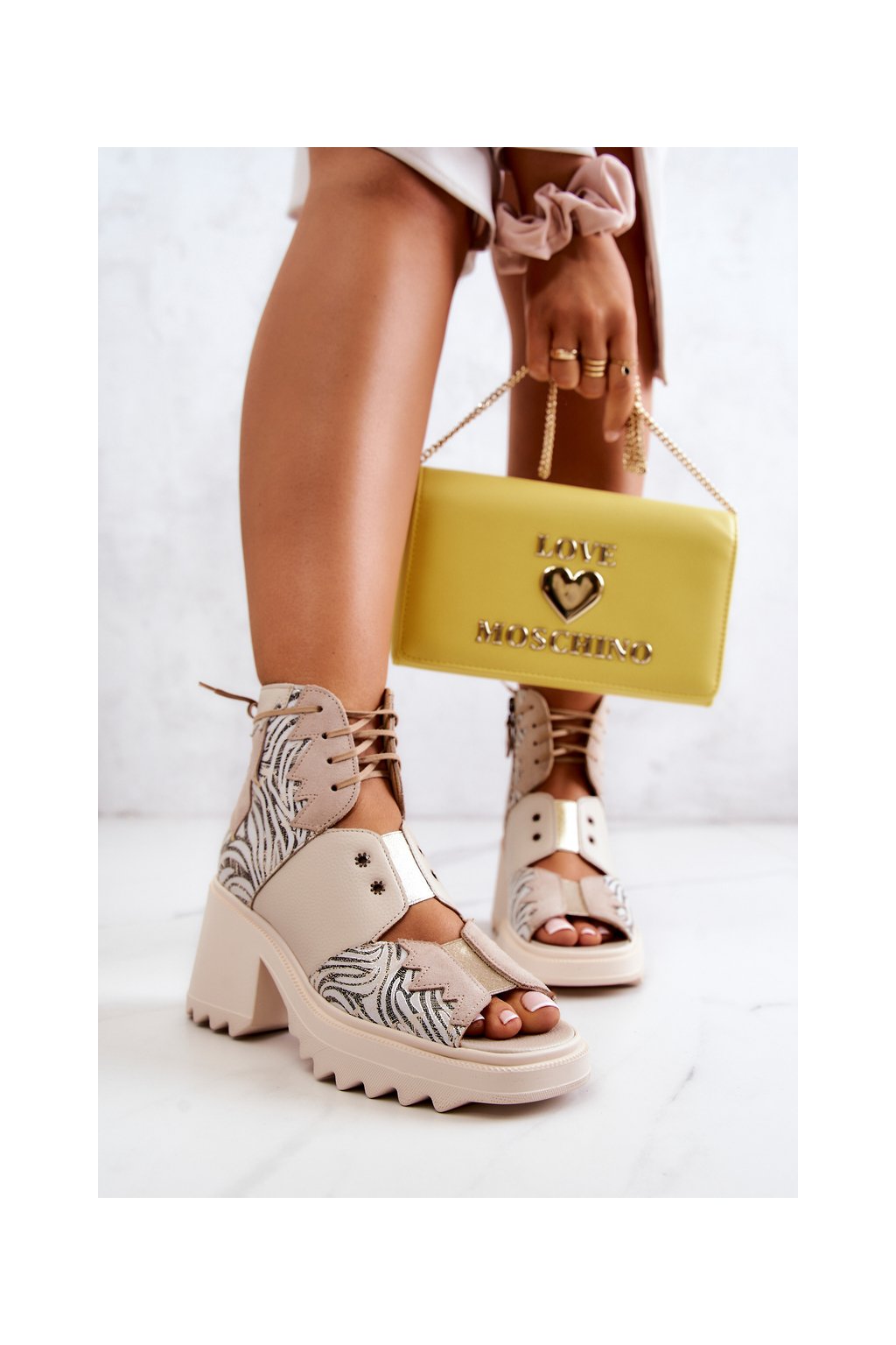 Béžové dámske členkové topánky na stĺpovom podpätku s vnútorne zipsom, prírodná koža, kód produktu NJSK 05321-04 BEŻ