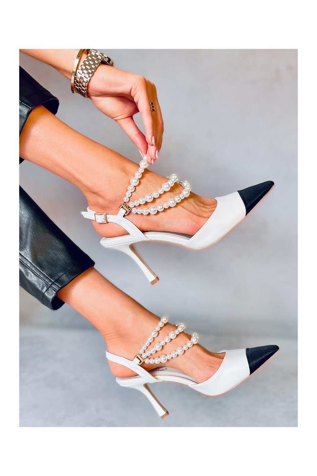 Biele dámske lodičky na ihlovom podpätku, kód produktu 34722-B