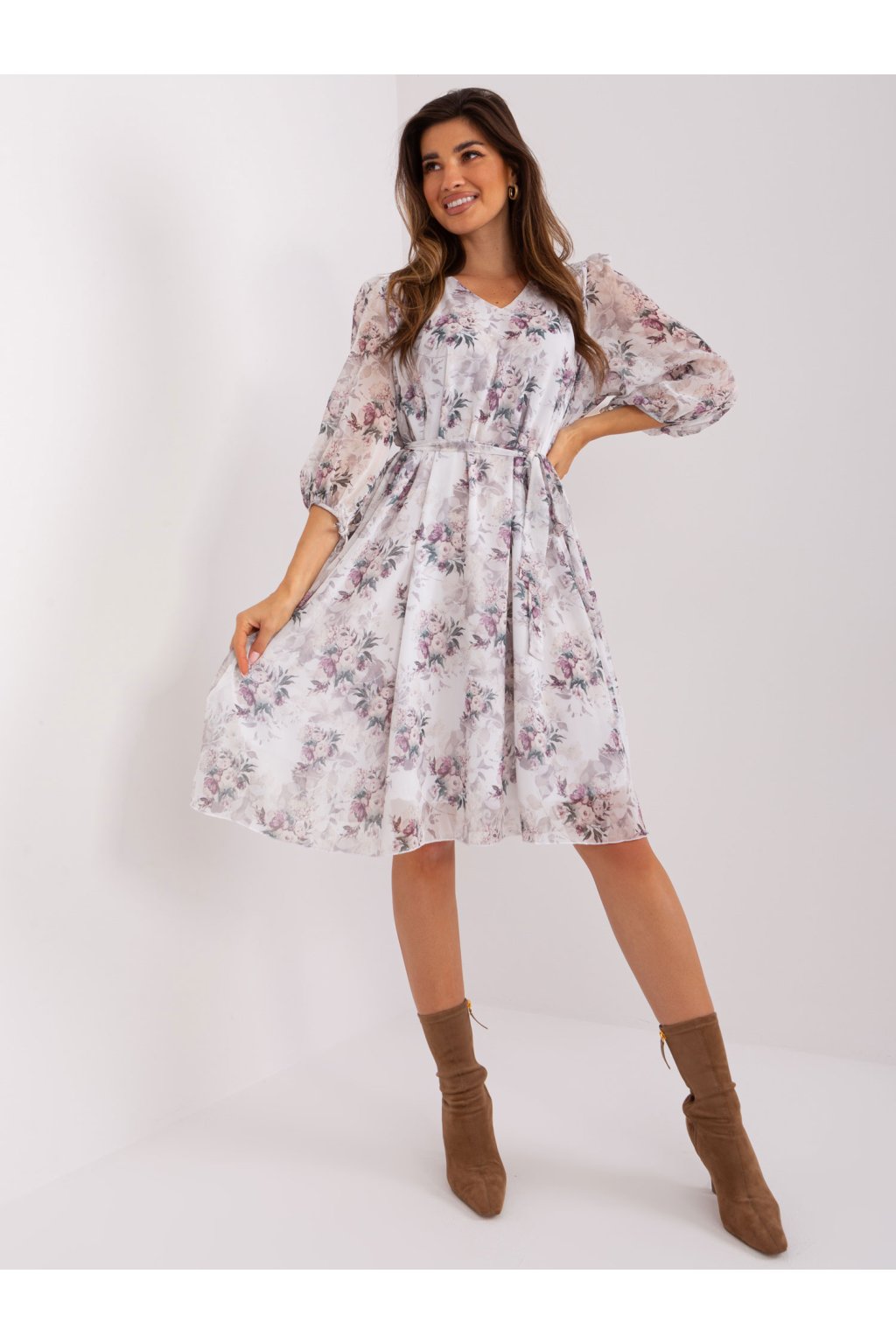 Dámske biele šaty s podtlačeným vzorom kód produktu LK-SK-509388.88
