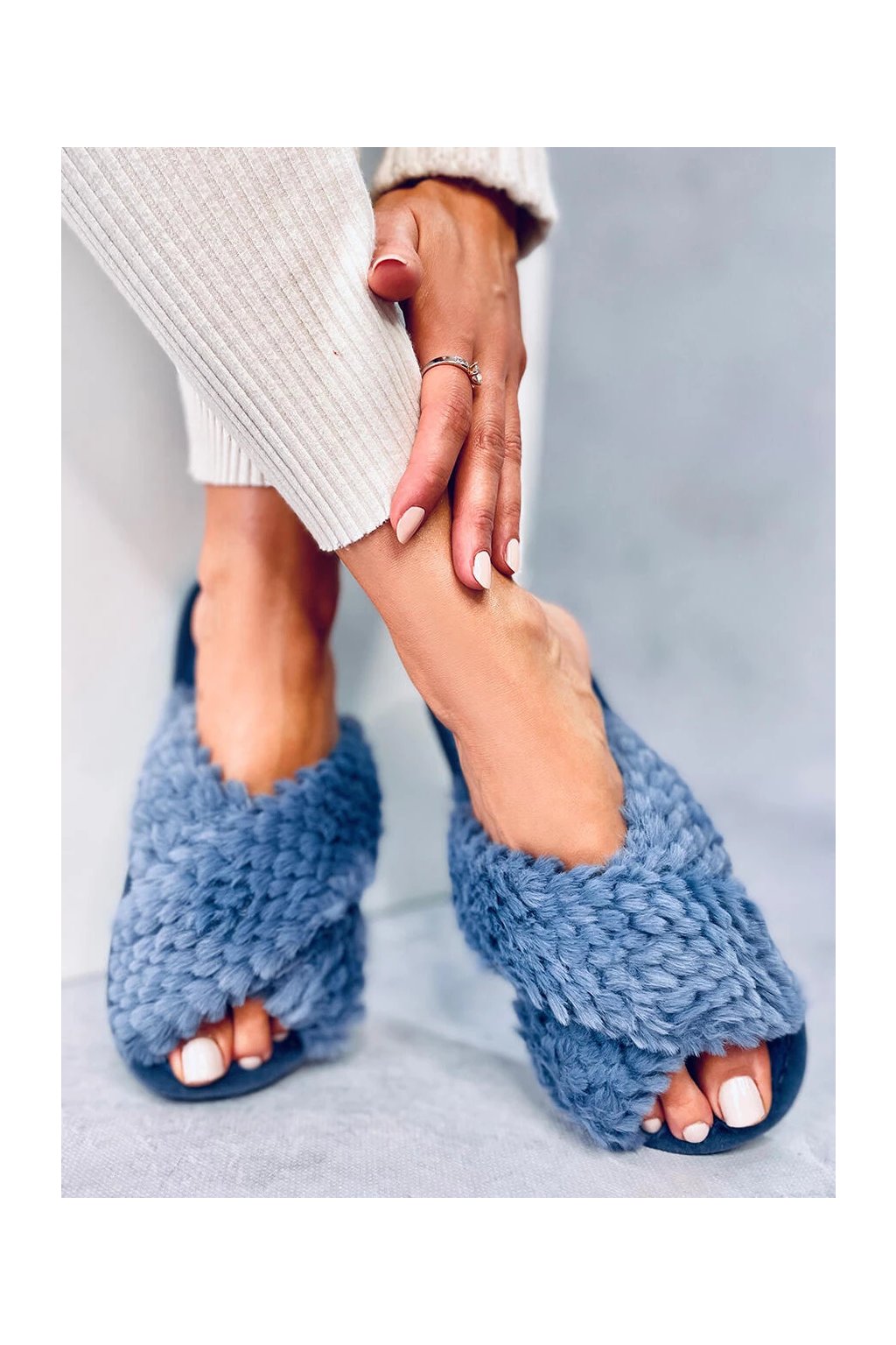 Dámske modré ponožky s kožušinkou, kód produktu KL-57
