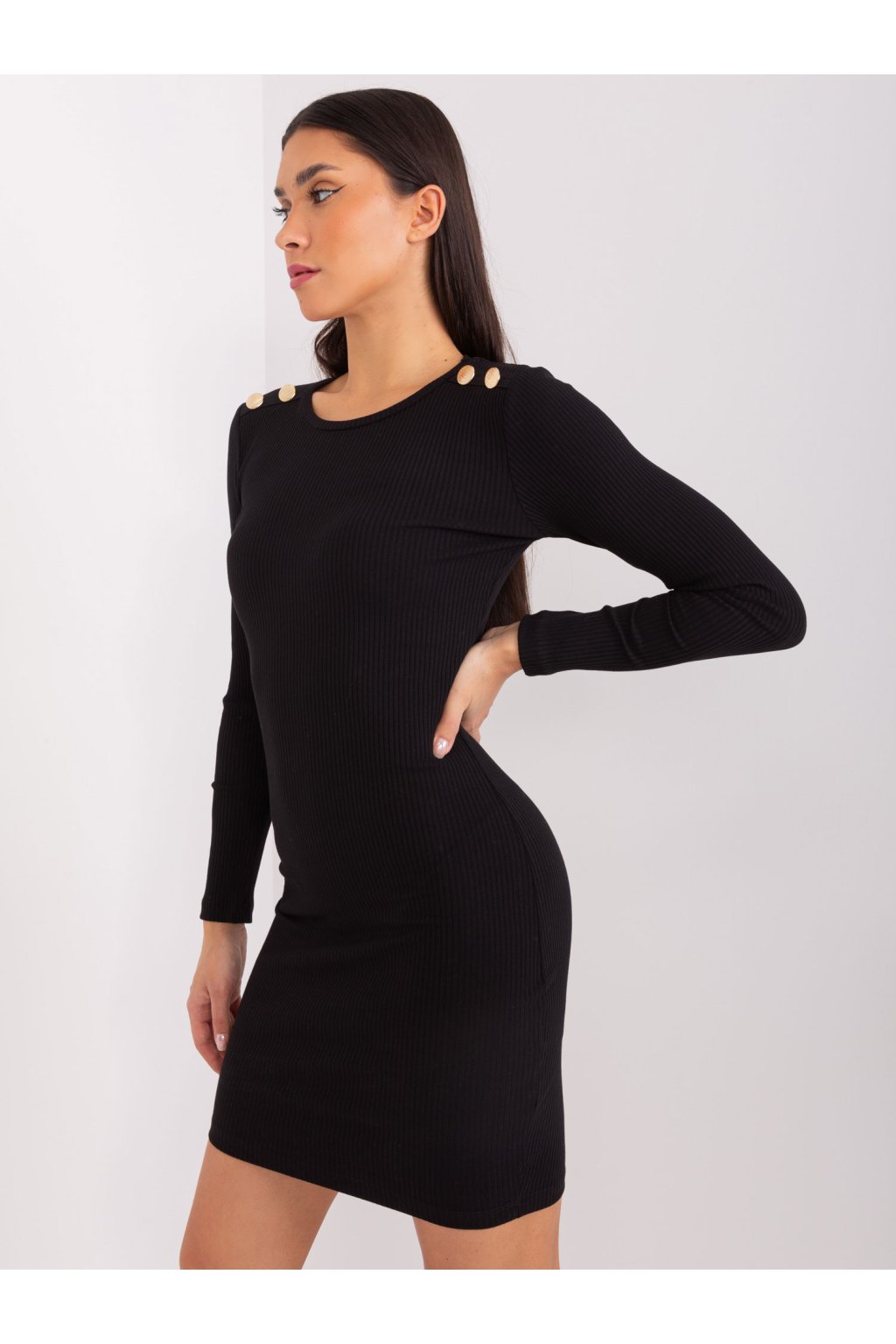 Dámske čierne šaty vypasované kód produktu RV-SK-9219.13P