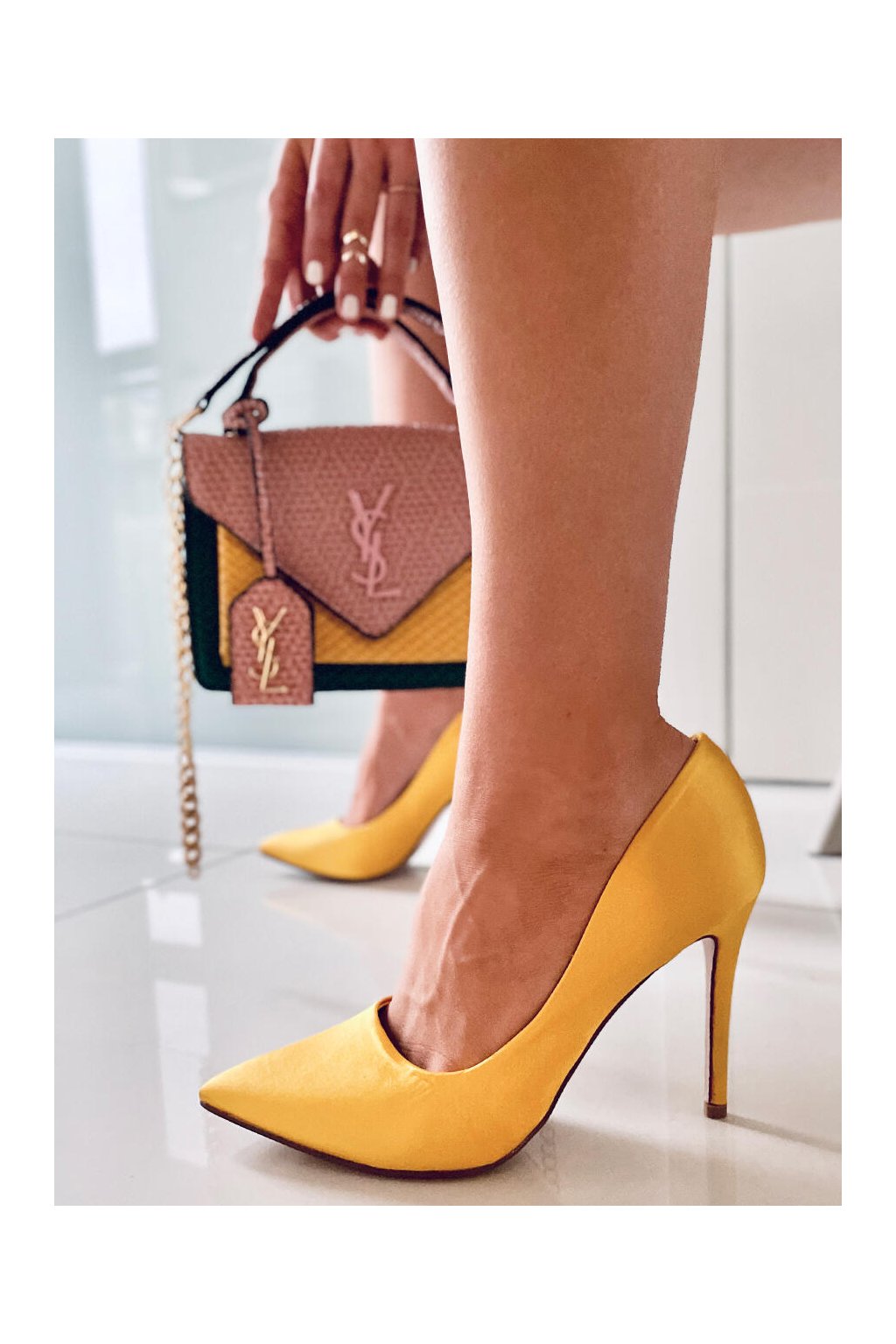 Dámske zlaté lodičky na ihlovom podpätku, kód produktu 32998-B