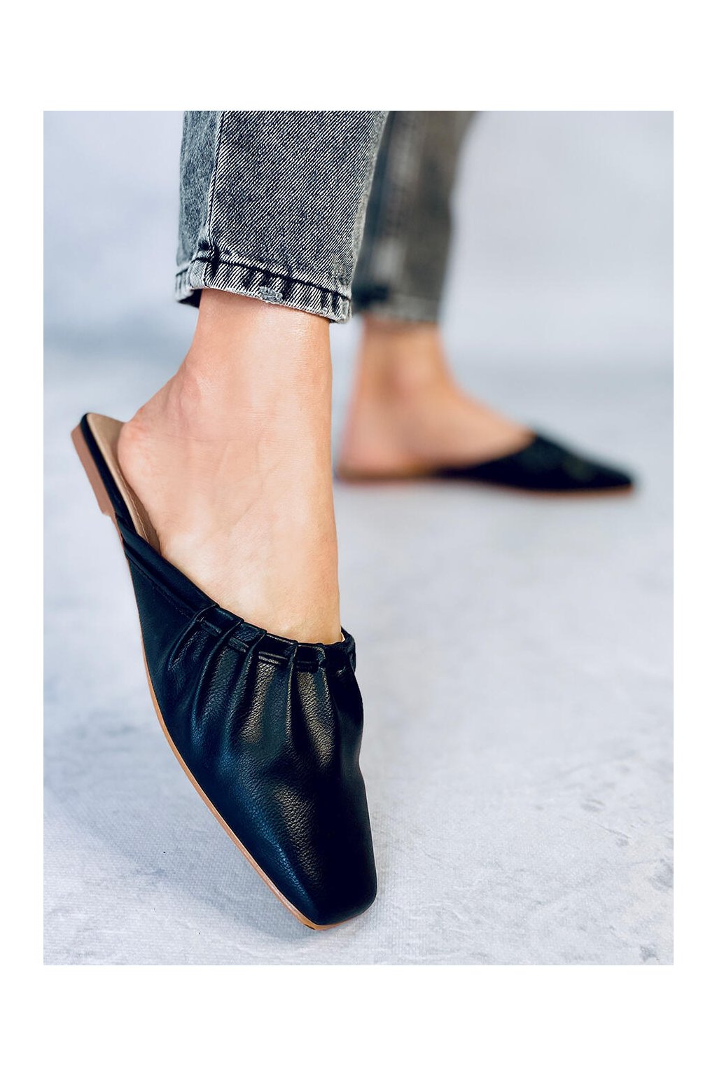 Dámske čierne šľapky, kód produktu G-06 Black