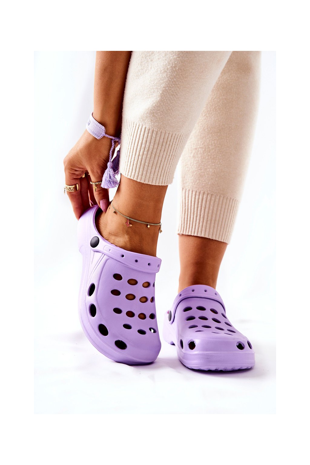 Dámske fialové gumové šľapky na rovnej podrážke s posuvným pásikom, kód produktu A-002 PURPLE
